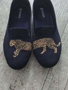 Vivaia Audrey Round-Toe Embroidered Loafers Navy Cheetah Size 37.5